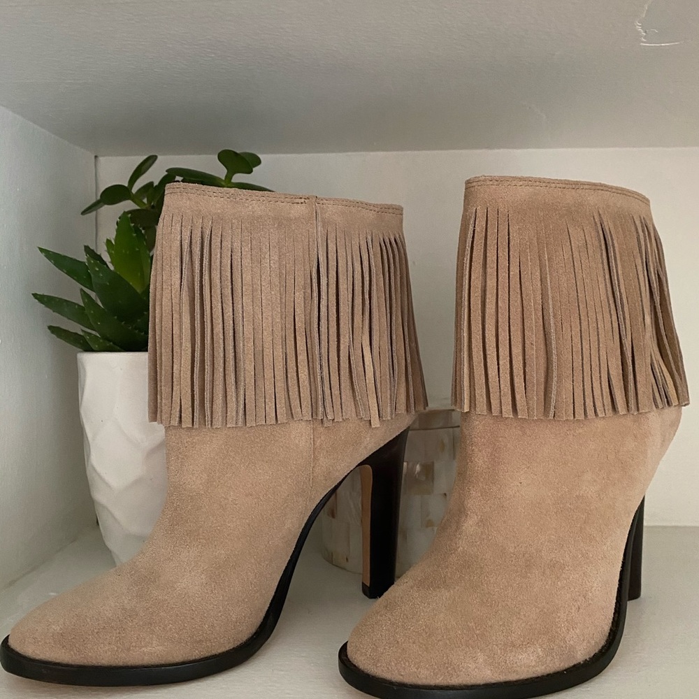 NWOT Joie Tan Fringe Boho Heel Booties 37 1/2 - Picture 3 of 7